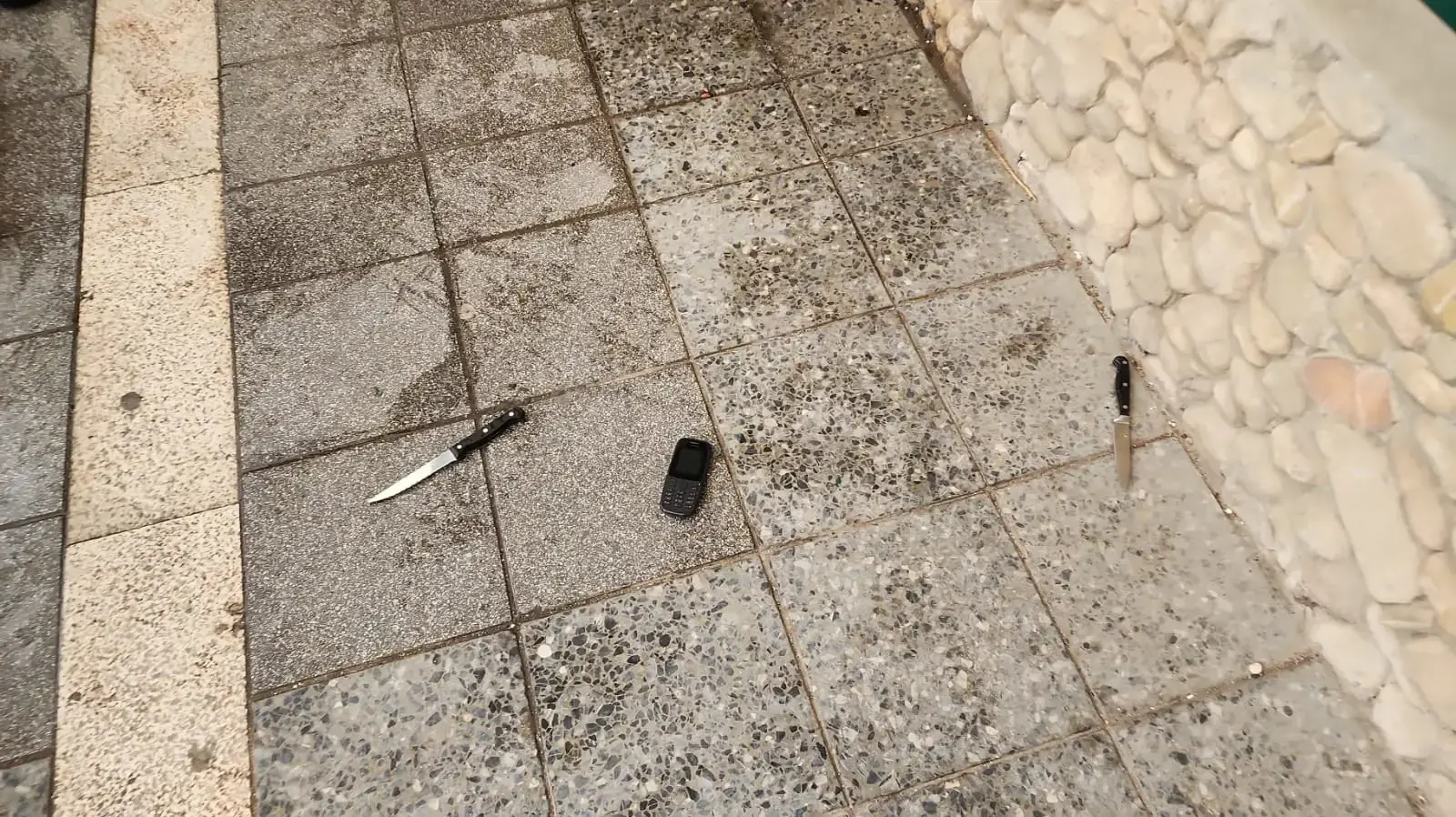 הסכינים שהמפגע השתמש בהם, הרצליה, 27 בדצמבר 2024 הסכינים שהמפגע השתמש בהם, הרצליה, 27 בדצמבר 2024