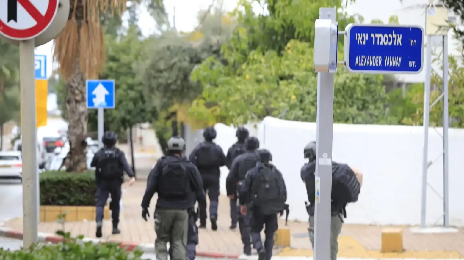 כוחות הביטחון סורקים באיזור אחר חשוד כסייען לפיגוע דקירה, הרצליה, 27 בדצמבר 2024 כוחות הביטחון סורקים באיזור אחר חשוד כסייען לפיגוע דקירה, הרצליה, 27 בדצמבר 2024