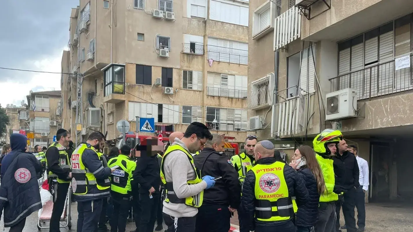 שריפה בבניין מגורים ברחוב טרומפלדור, בני ברק, 31 בדצמבר 2024 שריפה בבניין מגורים ברחוב טרומפלדור, בני ברק, 31 בדצמבר 2024