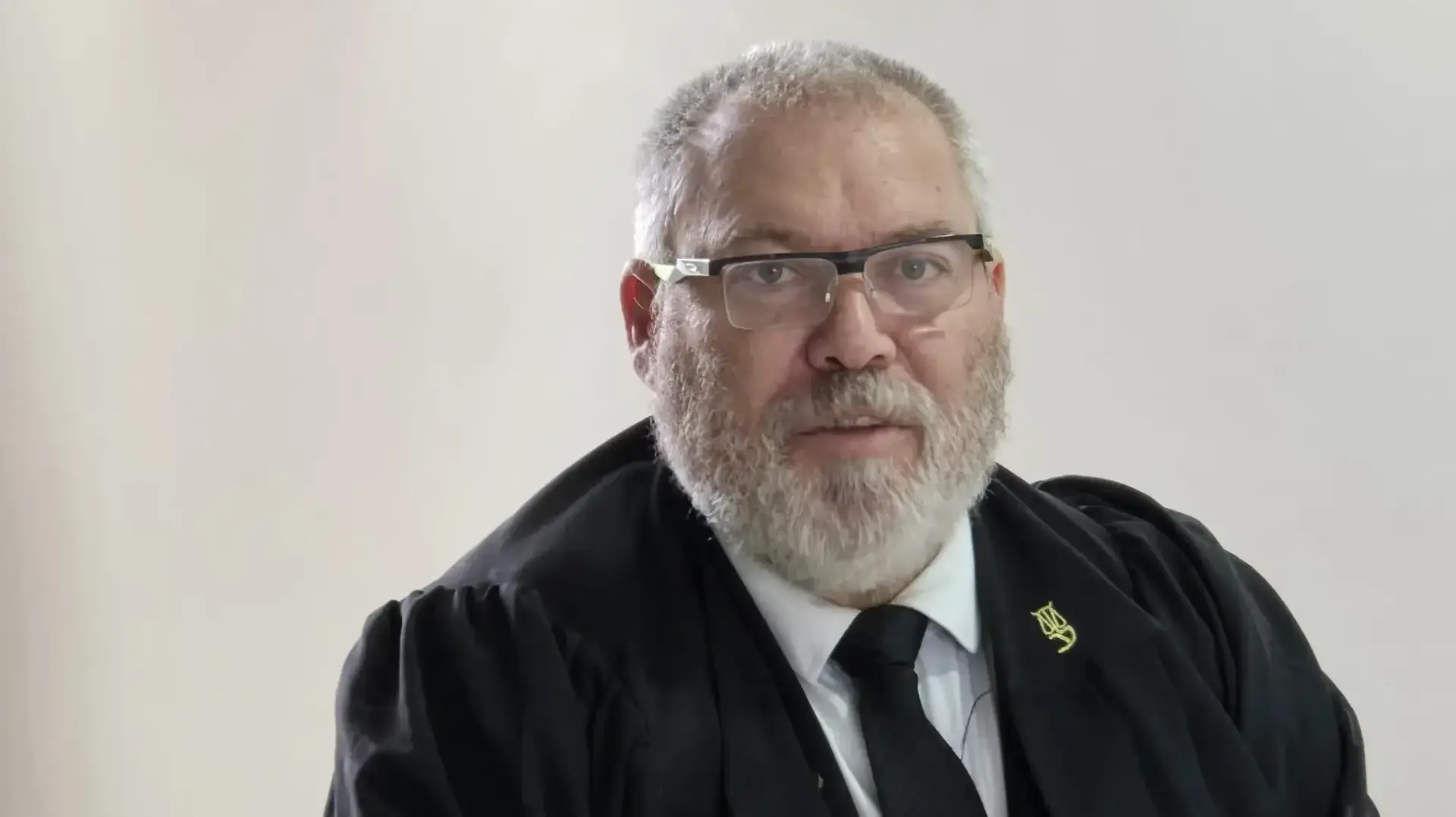 עו"ד גונן בן יצחק, הקראת כתב אישום זורקי נורים לביתו של רה"מ, בית משפט מחוזי חיפה ,31 בדצמבר 2024 עו"ד גונן בן יצחק, הקראת כתב אישום זורקי נורים לביתו של רה"מ, בית משפט מחוזי חיפה ,31 בדצמבר 2024