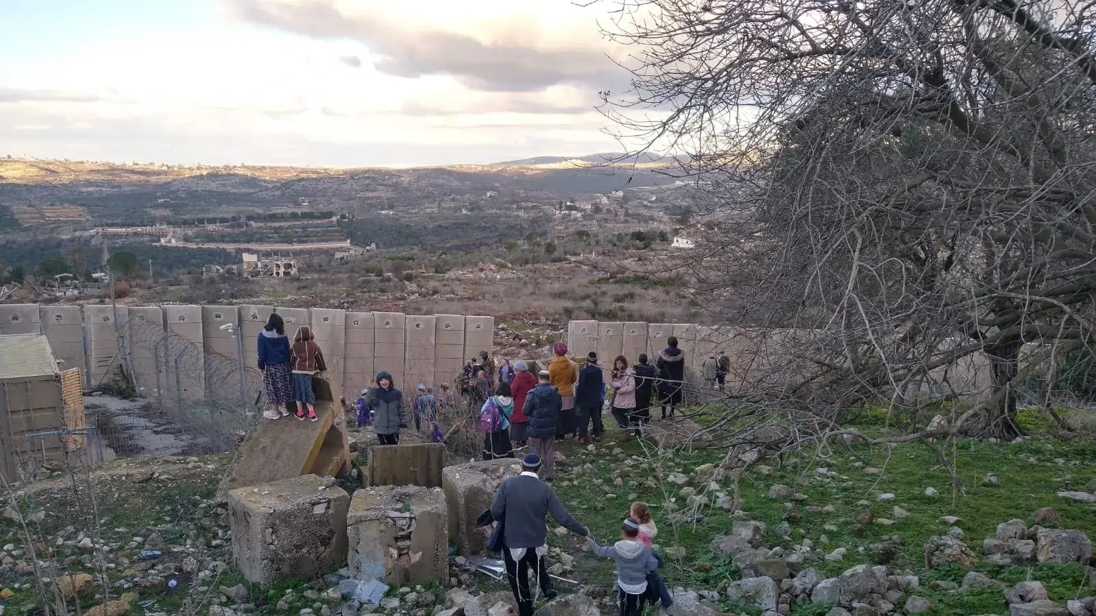 חברי תנועת עורי צפון בסיור בגבול לבנון בקריאה להקמת התיישבות אזרחית בלבנון, 31 בדצמבר 2024