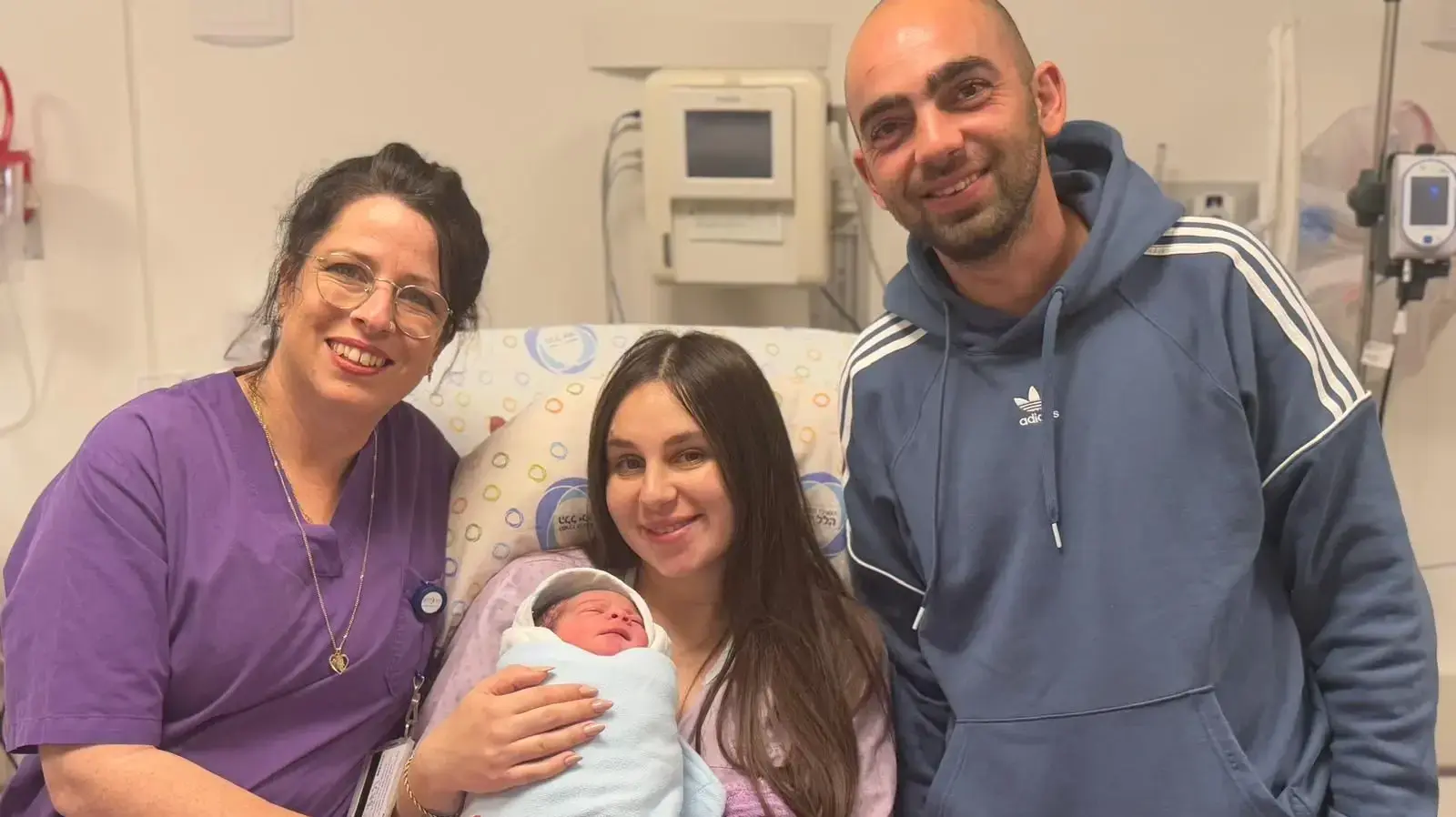 תינוק חדש שנולד בשנה החדשה להורים דניאל ואורטל בקשייב והמיילדת תמר, המרכז הרפואי הלל יפה , 1 בינואר 2025 תינוק חדש שנולד בשנה החדשה להורים דניאל ואורטל בקשייב והמיילדת תמר, המרכז הרפואי הלל יפה , 1 בינואר 2025
