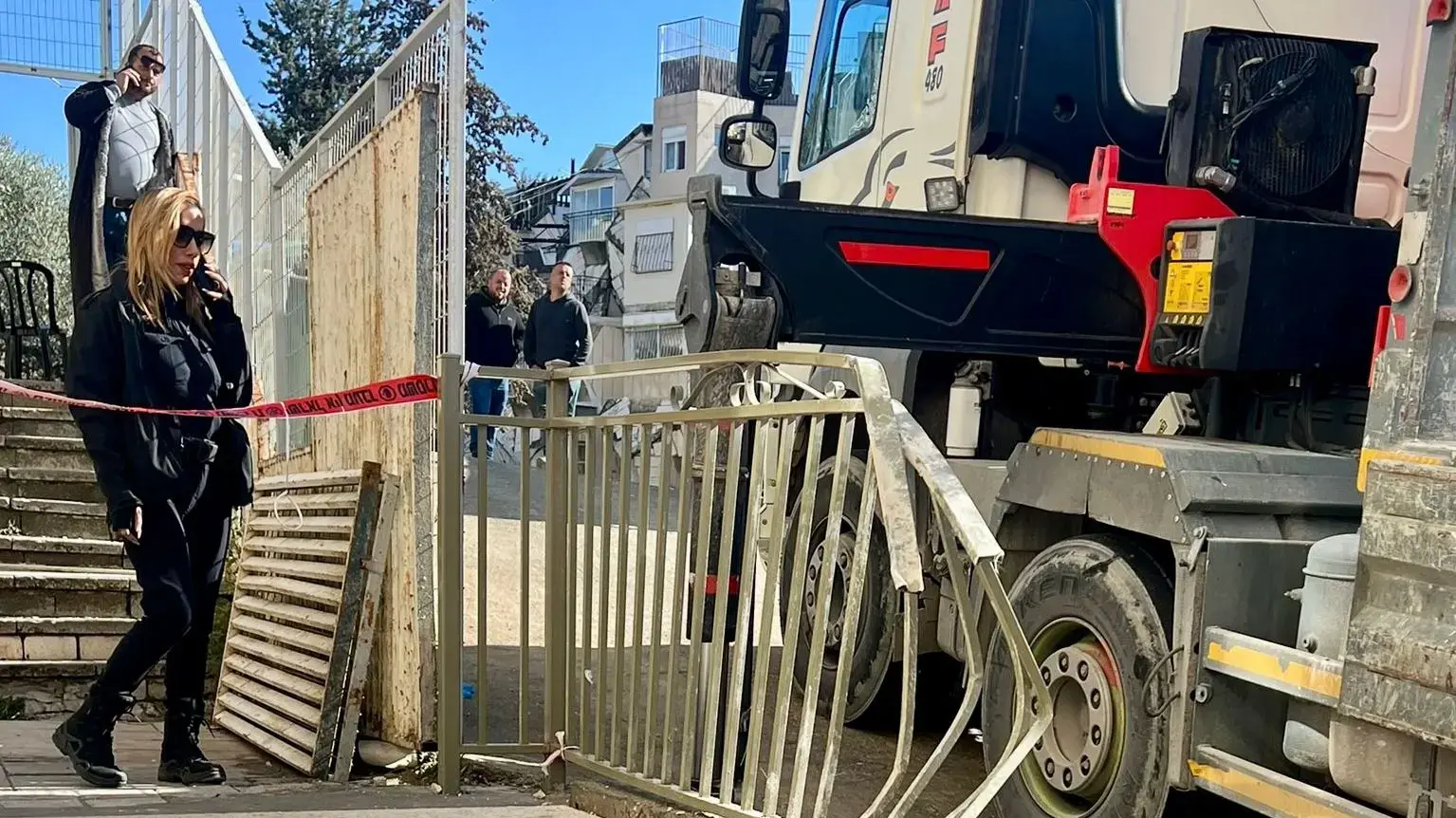 צעיר נפצע קשה מנפילת אריחי בניין בירושלים צעיר נפצע קשה מנפילת אריחי בניין בירושלים