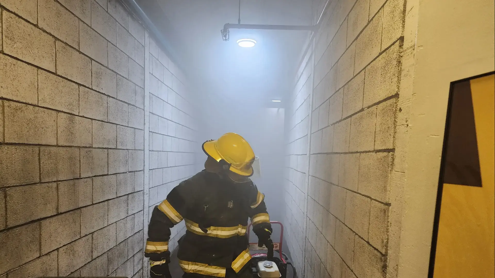 שריפה פרצה, קניון חיפה, 1 בינואר 2025 שריפה פרצה, קניון חיפה, 1 בינואר 2025