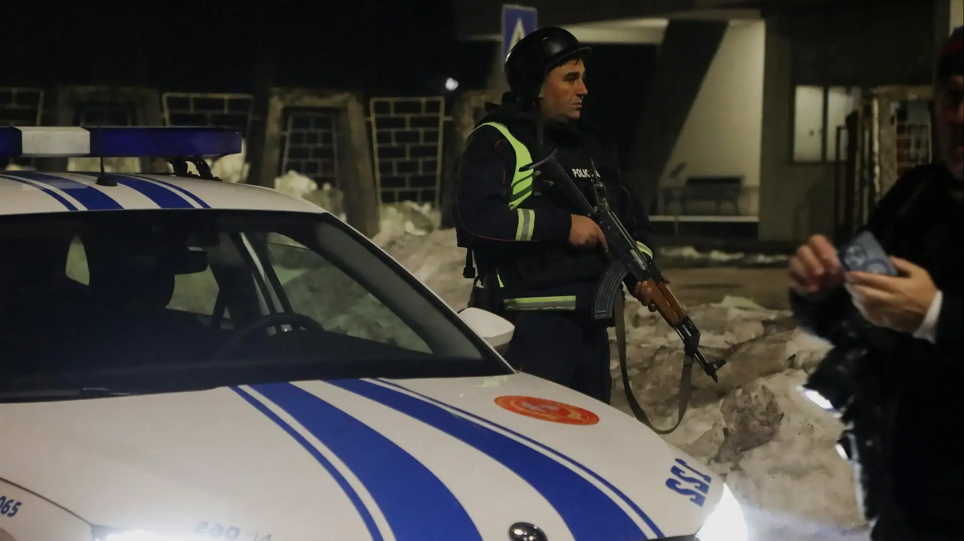 כוחות משטרת מונטנגרו בחיפושים אחרי החשוד בירי, 1 בינואר 2025 כוחות משטרת מונטנגרו בחיפושים אחרי החשוד בירי, 1 בינואר 2025