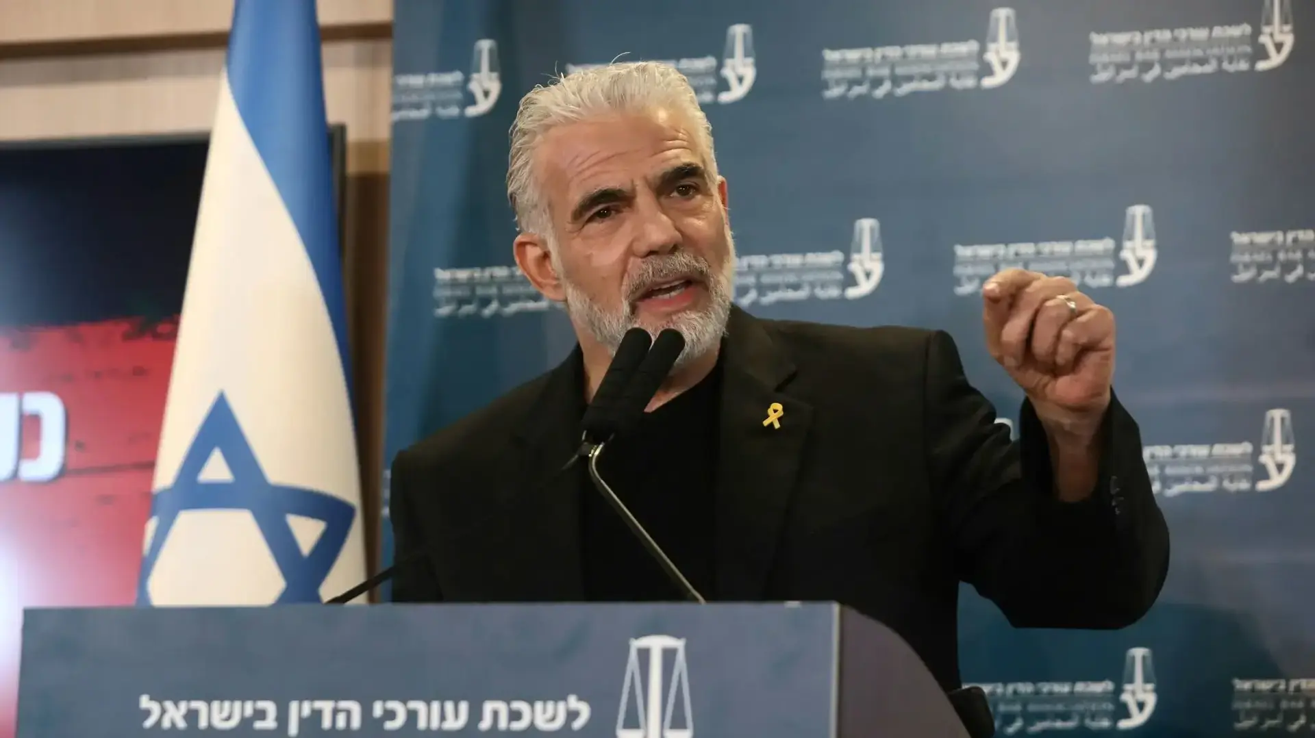 יו"ר האופוזיציה, יאיר לפיד בכנס החירום ״מלחמה על הדמוקרטיה״, 2 בינואר 2025 יו"ר האופוזיציה, יאיר לפיד בכנס החירום ״מלחמה על הדמוקרטיה״, 2 בינואר 2025