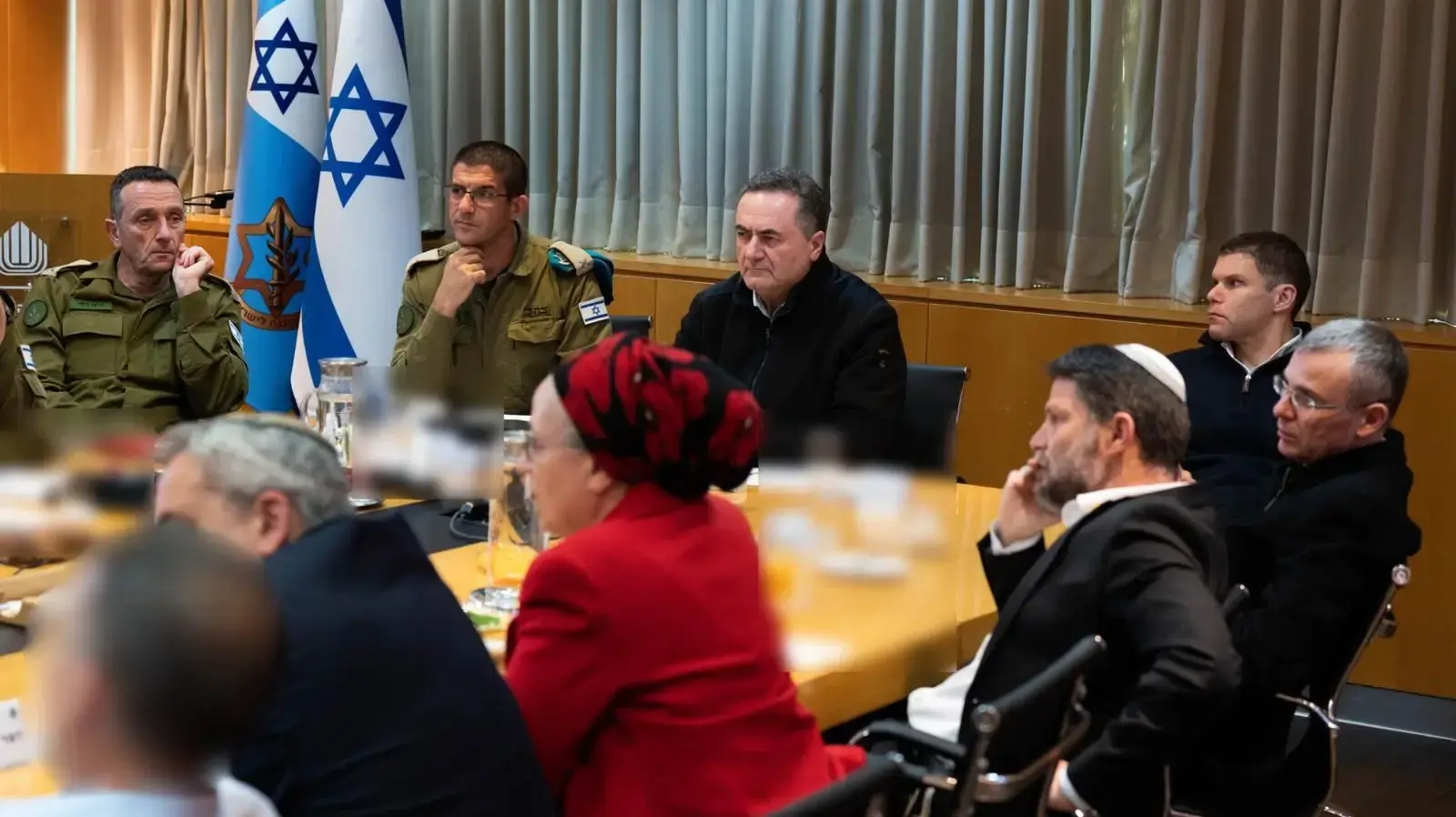 שר הביטחון ישראל כ"ץ בדיון בנושא השמדת היכולות השלטוניות של חמאס, 2 בינואר 2025 שר הביטחון ישראל כ"ץ בדיון בנושא השמדת היכולות השלטוניות של חמאס, 2 בינואר 2025