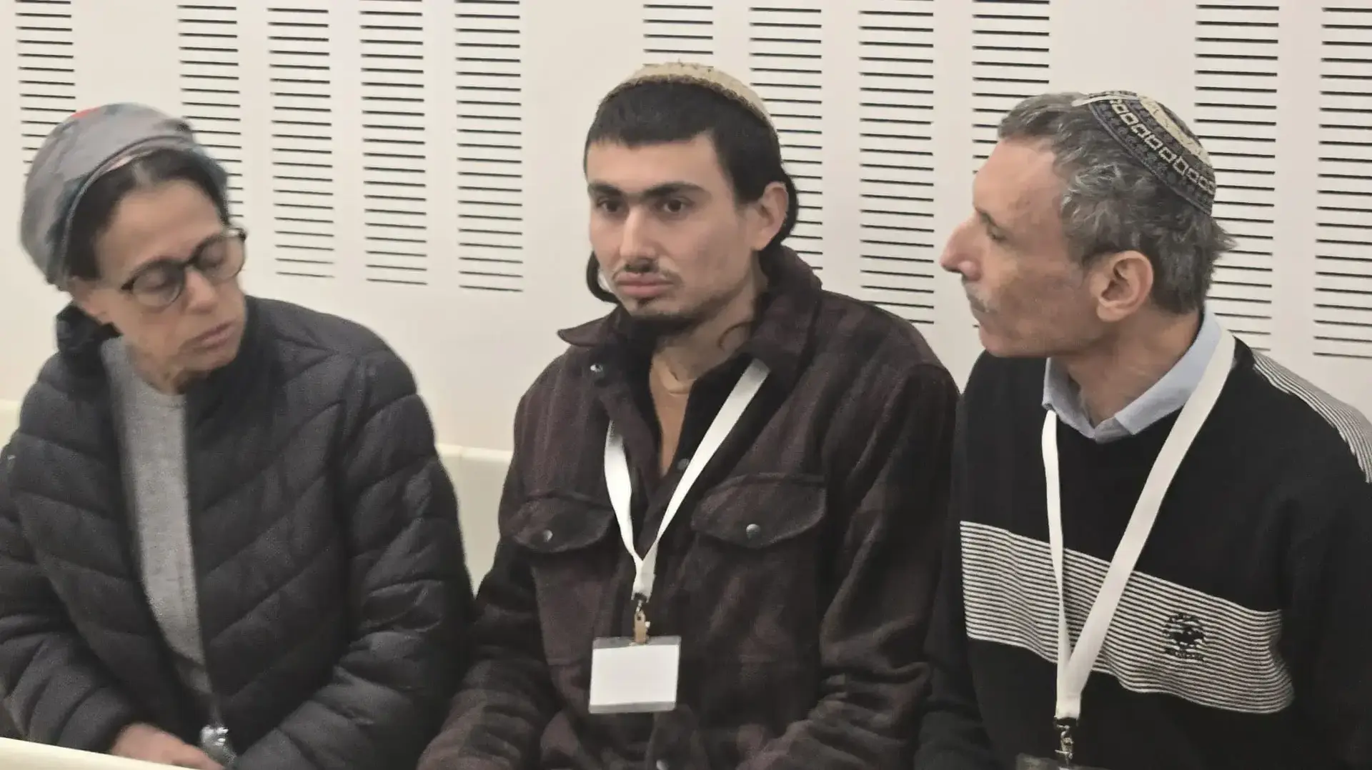 אביעד פריג'ה והוריו, בית הדין הצבאי נווה צדק, 5 בינואר 2025 אביעד פריג'ה והוריו, בית הדין הצבאי נווה צדק, 5 בינואר 2025