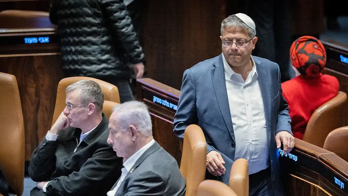 איתמר בן גביר וראש הממשלה, בנימין נתניהו לאחר שיצא מאשפוז לאחר ניתוח ערמונית, על יד יריב לוין
מליאת הכנסת, 31 בדצמבר 2024 איתמר בן גביר וראש הממשלה, בנימין נתניהו לאחר שיצא מאשפוז לאחר ניתוח ערמונית, על יד יריב לוין
מליאת הכנסת, 31 בדצמבר 2024