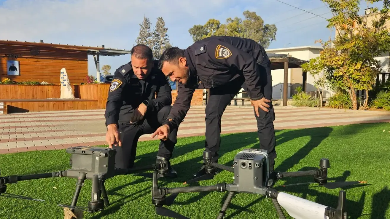 רחפן וסמים אשר נמצאו על ידי המשטרה בנסיון להבריח כ6 קילו של סמים על ידי רחפן לתוך עזה רחפן וסמים אשר נמצאו על ידי המשטרה בנסיון להבריח כ6 קילו של סמים על ידי רחפן לתוך עזה