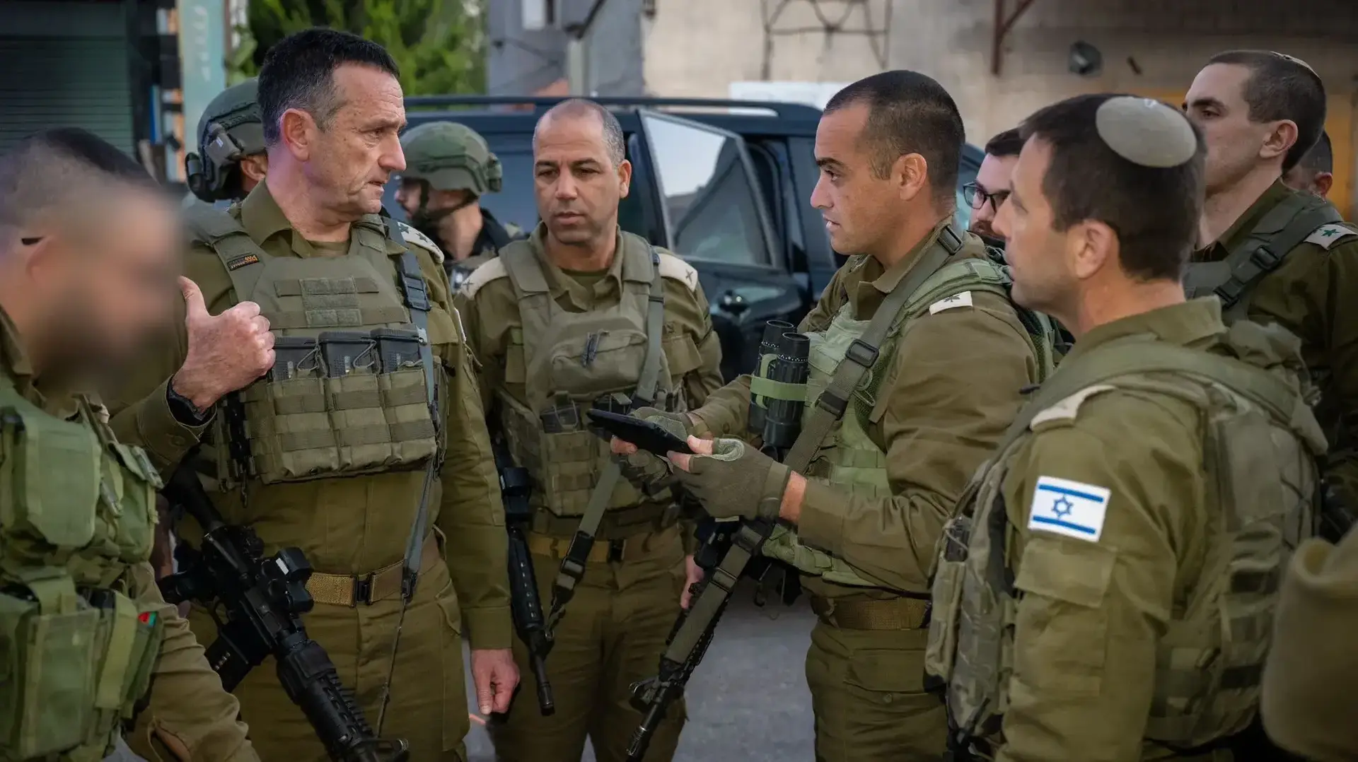 הרמטכ״ל בזירת הפיגוע בשומרון, 6 בינואר 2025 הרמטכ״ל בזירת הפיגוע בשומרון, 6 בינואר 2025