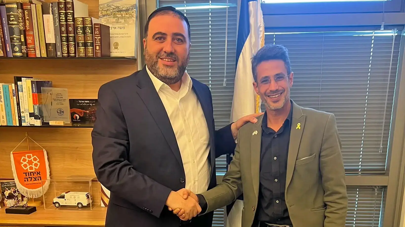 שר הפנים משה ארבל, נפגש בלשכתו עם ראש עיריית קריית שמונה אביחי שטרן שר הפנים משה ארבל, נפגש בלשכתו עם ראש עיריית קריית שמונה אביחי שטרן