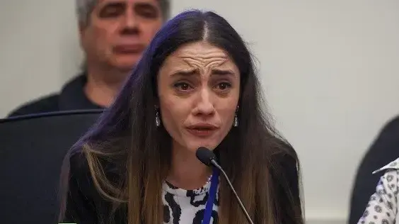טאיסיה זמולוצקי, שהעידה כי נפגעה בנערותה מהזמר אייל גולן, בדיון בוועדה לקידום מעמד האישה ושיוון מגדרי בכנסת, שנועד לתמוך בה ולעמוד לצד נפגעות הטרדות ותקיפה מינית, 7 בינואר 2025 טאיסיה זמולוצקי, שהעידה כי נפגעה בנערותה מהזמר אייל גולן, בדיון בוועדה לקידום מעמד האישה ושיוון מגדרי בכנסת, שנועד לתמוך בה ולעמוד לצד נפגעות הטרדות ותקיפה מינית, 7 בינואר 2025