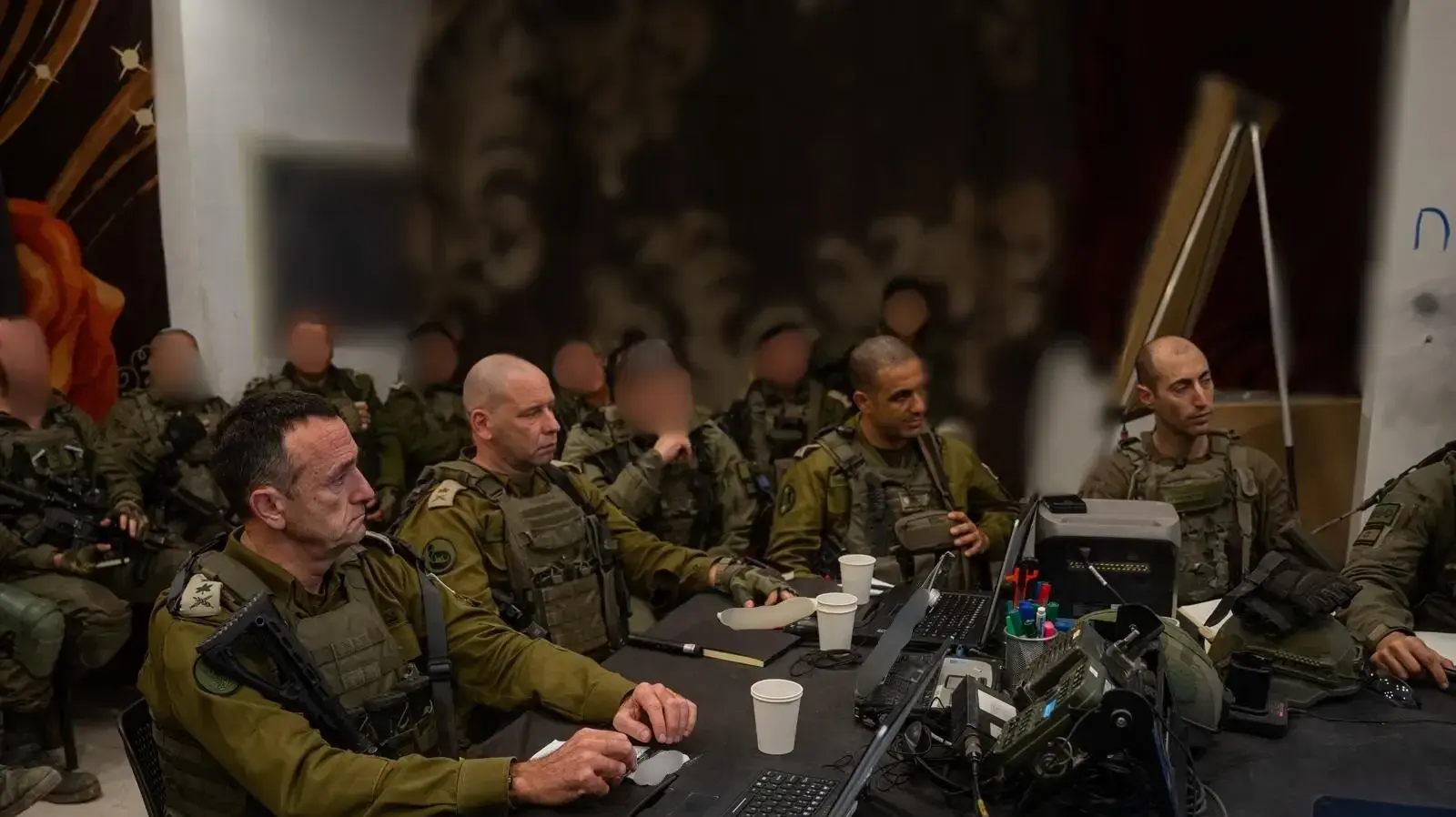 הרמטכ״ל, רב-אלוף הרצי הלוי, קיים הערכת מצב ושיח מפקדים במרחב ג'באליה ברצועת עזה. 7 בינואר 2025 הרמטכ״ל, רב-אלוף הרצי הלוי, קיים הערכת מצב ושיח מפקדים במרחב ג'באליה ברצועת עזה. 7 בינואר 2025