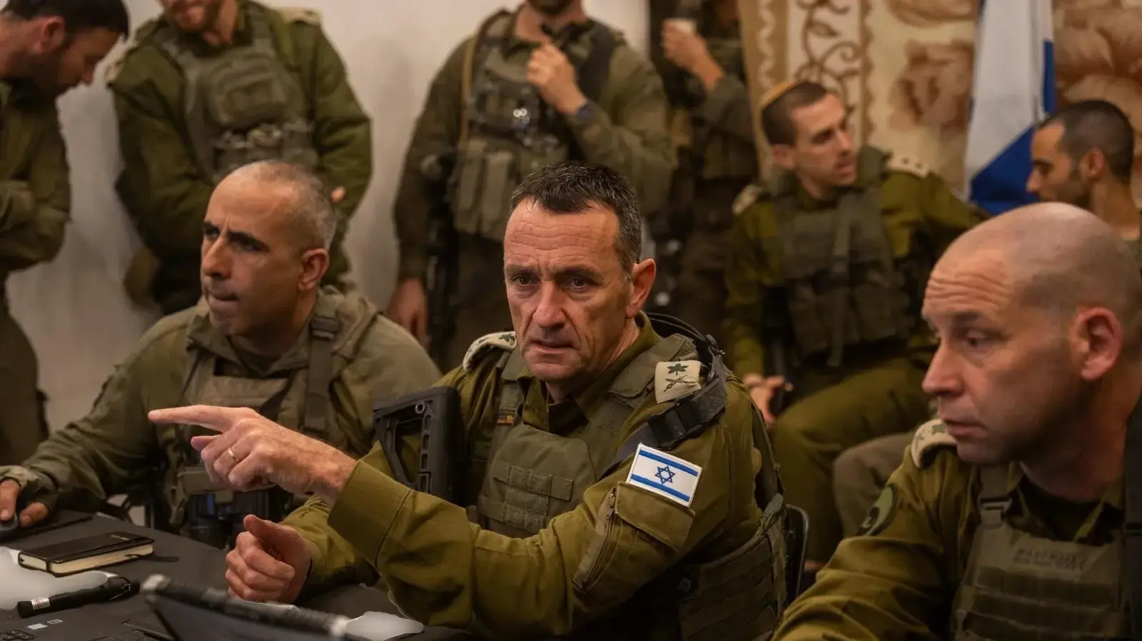 הרמטכ״ל, רב-אלוף הרצי הלוי, קיים הערכת מצב ושיח מפקדים במרחב ג'באליה ברצועת עזה. 7 בינואר 2025
