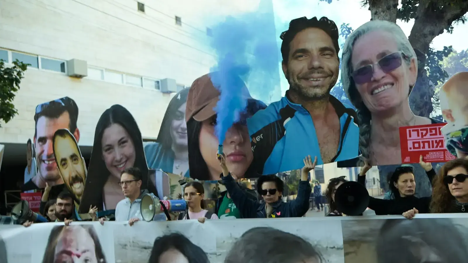 מחאת הנשים למען שחרור החטופים, זבוטינסקי תל אביב, 8 בינואר 2025 מחאת הנשים למען שחרור החטופים, זבוטינסקי תל אביב, 8 בינואר 2025