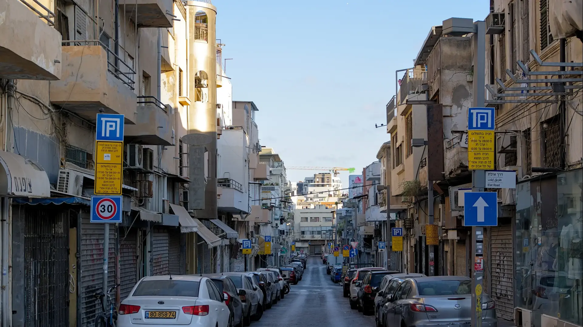 מכוניות חונות ברחובות תל אביב מכוניות חונות ברחובות תל אביב