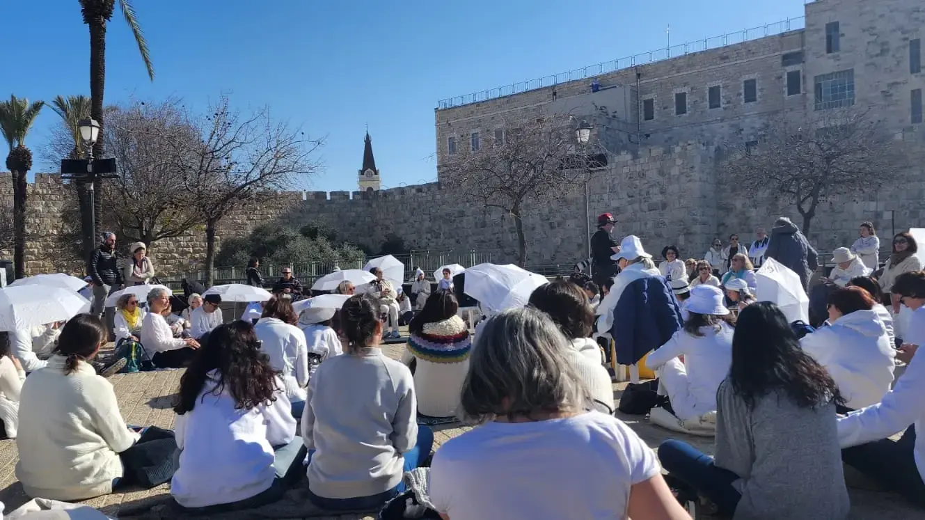 עצרת של משמרת 101 לשחרור החטופים מחוץ לחומות העיר העתיקה בירושלים, 10 בינואר 2025 עצרת של משמרת 101 לשחרור החטופים מחוץ לחומות העיר העתיקה בירושלים, 10 בינואר 2025