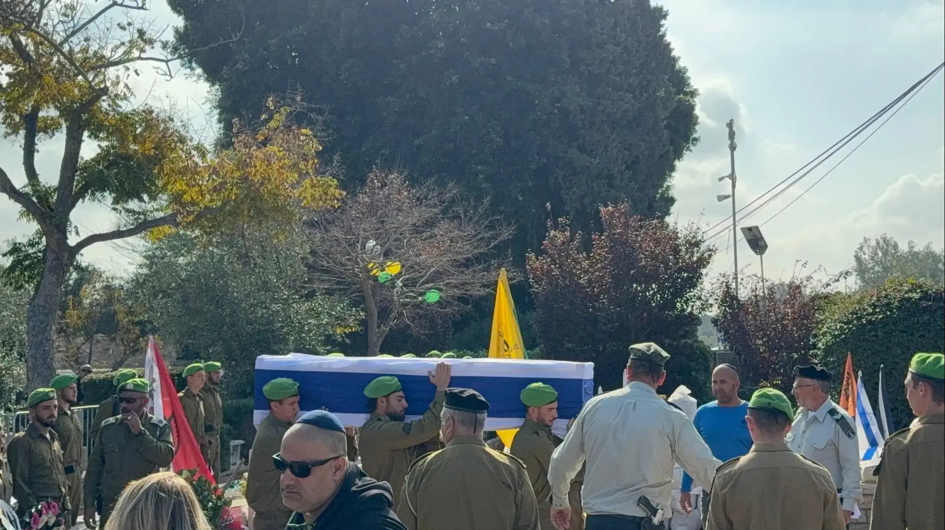 לווייתו של סמל אליאב אסטיוקאר ,בית העלמין הצבאי באשדוד, 12 בינואר 2025 לווייתו של סמל אליאב אסטיוקאר ,בית העלמין הצבאי באשדוד, 12 בינואר 2025