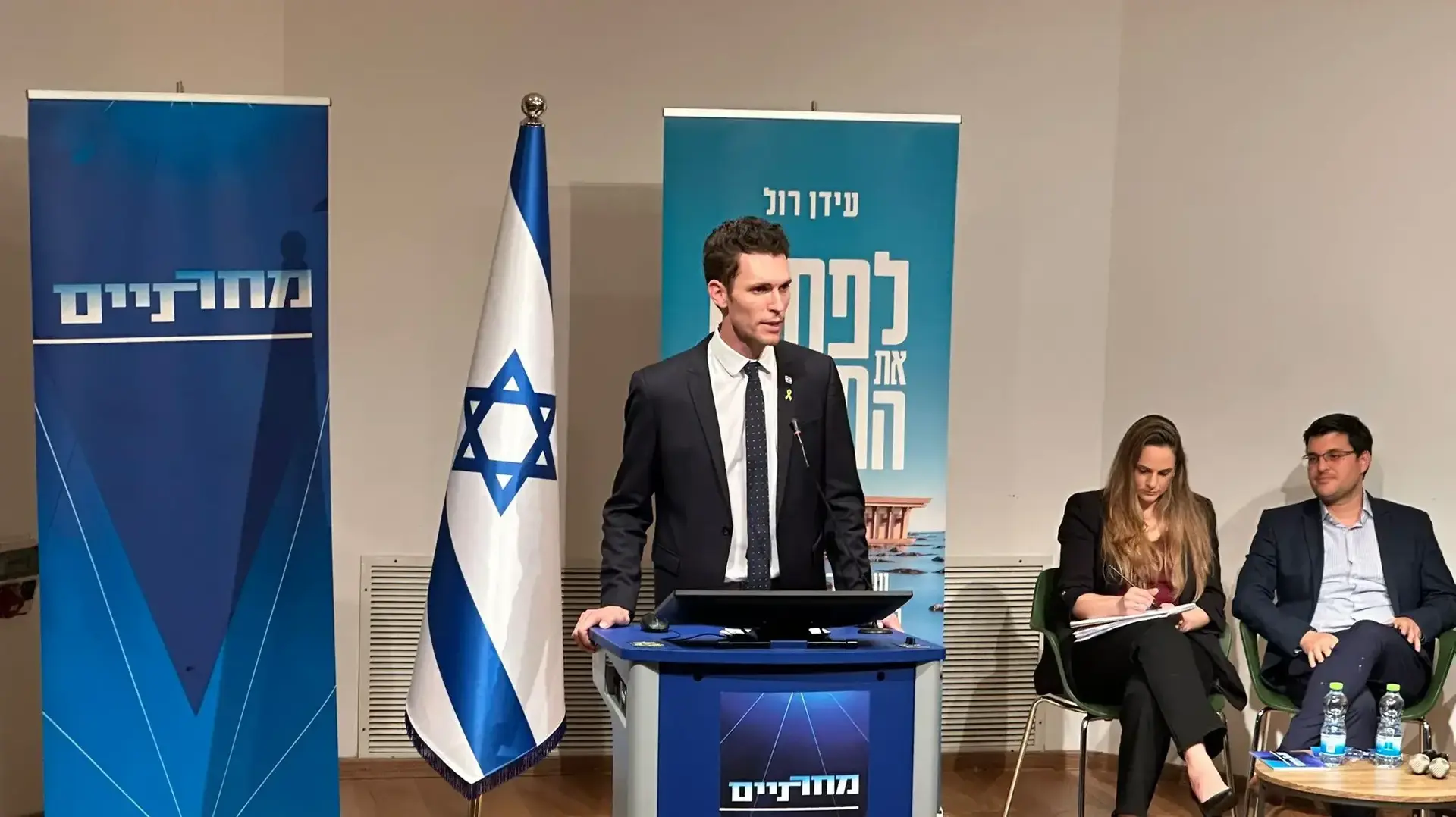 עידן רול בהשקת ספרו הראשון "לפתוח את המועדון", 12 בינואר 2025 עידן רול בהשקת ספרו הראשון "לפתוח את המועדון", 12 בינואר 2025