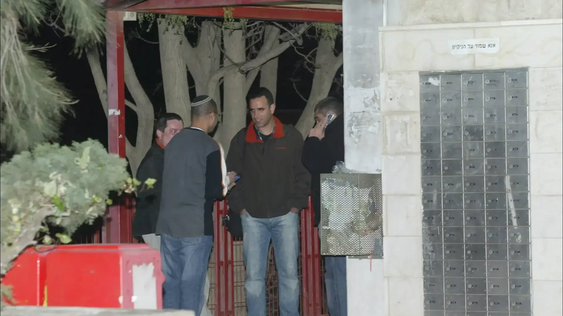 זירת הרצח של שמעון פרג'ון בסניף הדואר בצפת, 27.3.2007 זירת הרצח של שמעון פרג'ון בסניף הדואר בצפת, 27.3.2007