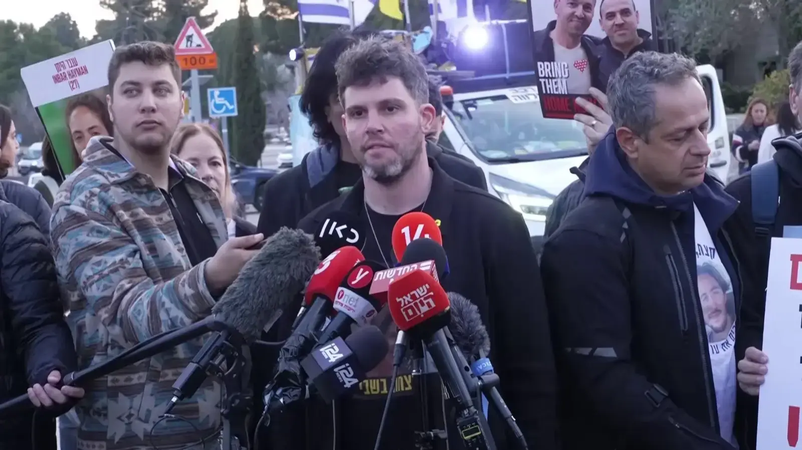 הצהרת נציגי אסיפת מטה המשפחות החוטפים לאחר פגישתם עם ראש הממשלה נתניהו, 14 בינואר 2025 הצהרת נציגי אסיפת מטה המשפחות החוטפים לאחר פגישתם עם ראש הממשלה נתניהו, 14 בינואר 2025