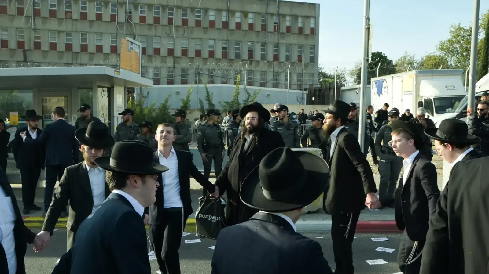 הפגנת חרדים כנגד חוק הגיוס בבקום, תל השומר הפגנת חרדים כנגד חוק הגיוס בבקום, תל השומר