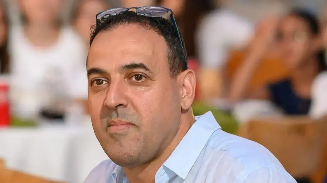 אלי שרעבי, נחטף, כל משפחתו נרצחה בטבח ה-7 באוקטובר . אלי שרעבי, נחטף, כל משפחתו נרצחה בטבח ה-7 באוקטובר .