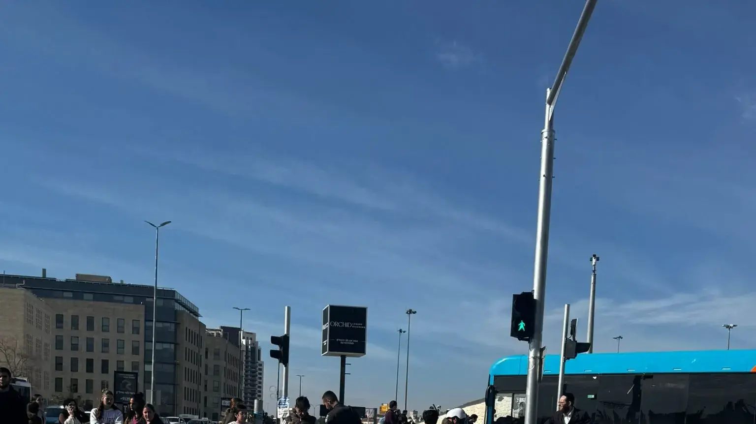 סלעים על הכביש כחלק מחסימות מפגינים בכביש כניסה לירושלים, צומת הסינמה סיטי בירושלים , 16 בינואר 2025 סלעים על הכביש כחלק מחסימות מפגינים בכביש כניסה לירושלים, צומת הסינמה סיטי בירושלים , 16 בינואר 2025
