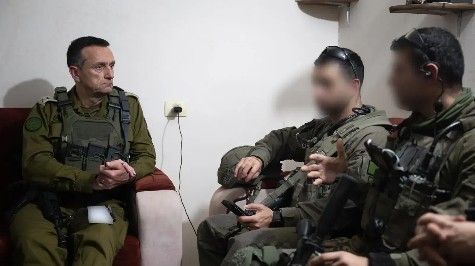  הרמטכ״ל מביקורו בבית חאנון 