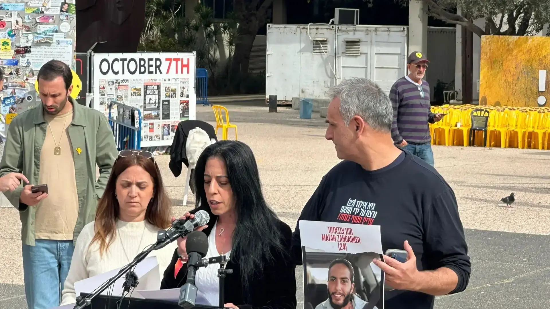 עינב צנגאוקר בהצהרה מטעם מטה המשפחות להחזרת החטופים, כיכר החטופים, ת״א , 17 בינואר 2025 עינב צנגאוקר בהצהרה מטעם מטה המשפחות להחזרת החטופים, כיכר החטופים, ת״א , 17 בינואר 2025