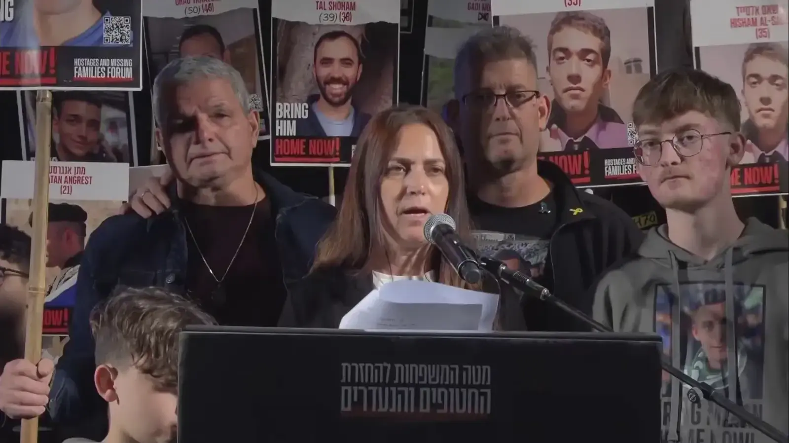 ענת אנגרסט אמו של מתן אנגרסט בעצרת משפחות חטופים בכיכר , תל אביב, 18 בינואר 2025 ענת אנגרסט אמו של מתן אנגרסט בעצרת משפחות חטופים בכיכר , תל אביב, 18 בינואר 2025