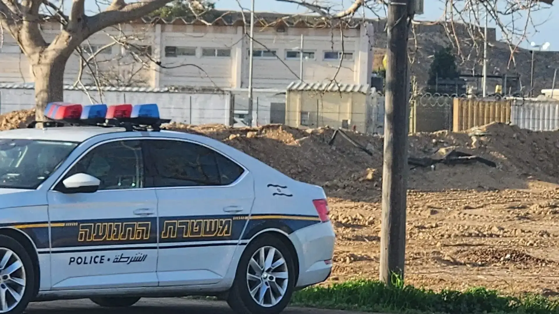 שוטרי משטרת ישראל והמשטרה הצבאית מאבטחים את מתחם החטופות במחנה רעים, 19 בינואר 2025 שוטרי משטרת ישראל והמשטרה הצבאית מאבטחים את מתחם החטופות במחנה רעים, 19 בינואר 2025