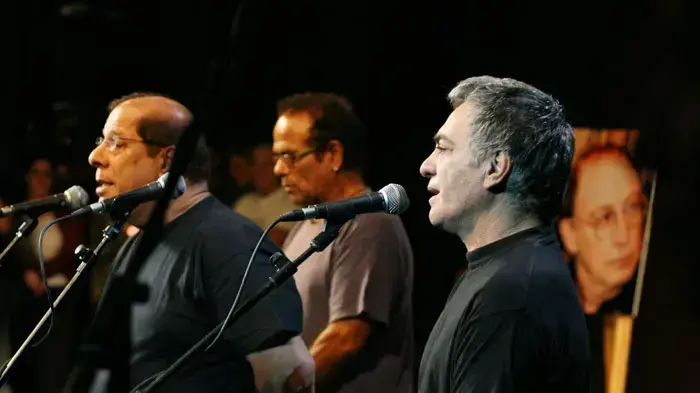 שייקה לוי גברי בנאי שרים בהלווית ישראל פולי פוליאקוב
