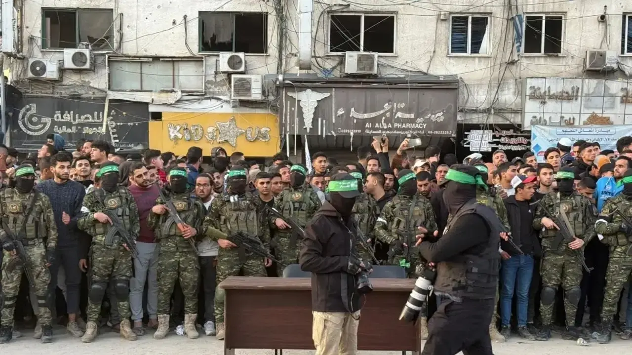 חמושי חמאס לקראת העברת 3 החטופות הישראליות, 19 בינואר 2025 חמושי חמאס לקראת העברת 3 החטופות הישראליות, 19 בינואר 2025