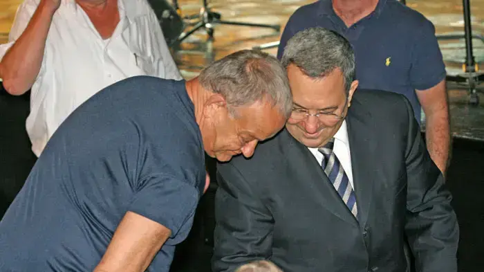 אהוד ברק ודן שילון בטקס אשכבה לזכר ישראל פולי פוליאקוב