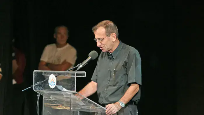 ראש עיריית תל אביב  רון חולדאי נושא דברים בטקס אשכבה לזכר ישראל פולי פוליאקוב