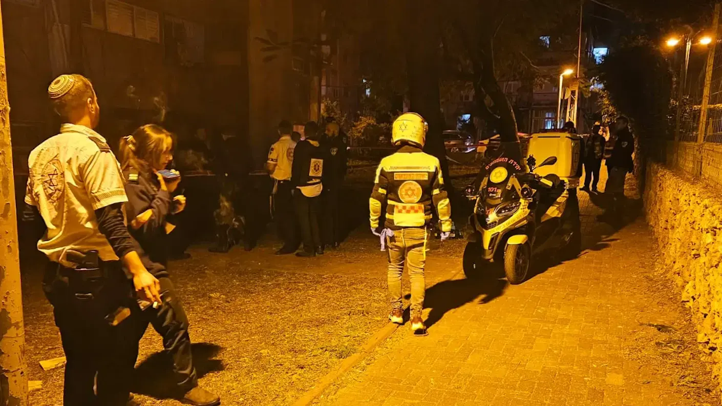 זירת האירוע בה נמצאה גופת צעיר בן 30 בפתח תקווה, 21 בינואר 2024 זירת האירוע בה נמצאה גופת צעיר בן 30 בפתח תקווה, 21 בינואר 2024