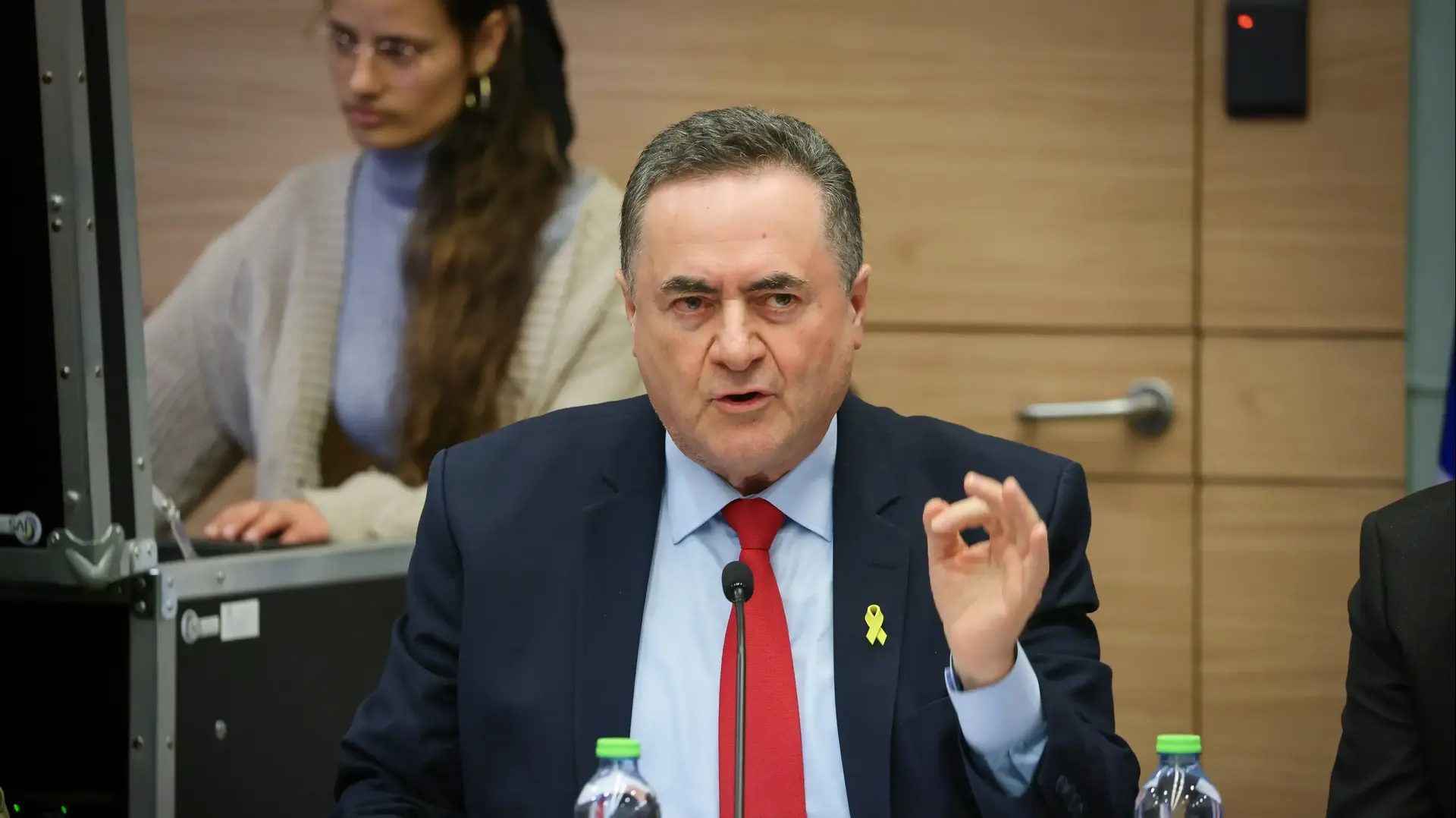 ישראל כ"ץ בדיון בוועדת חוץ וביטחון בדיון המשך על עקרונות חוק הגיוס. הכנסת , 21 בינואר 2025 ישראל כ"ץ בדיון בוועדת חוץ וביטחון בדיון המשך על עקרונות חוק הגיוס. הכנסת , 21 בינואר 2025
