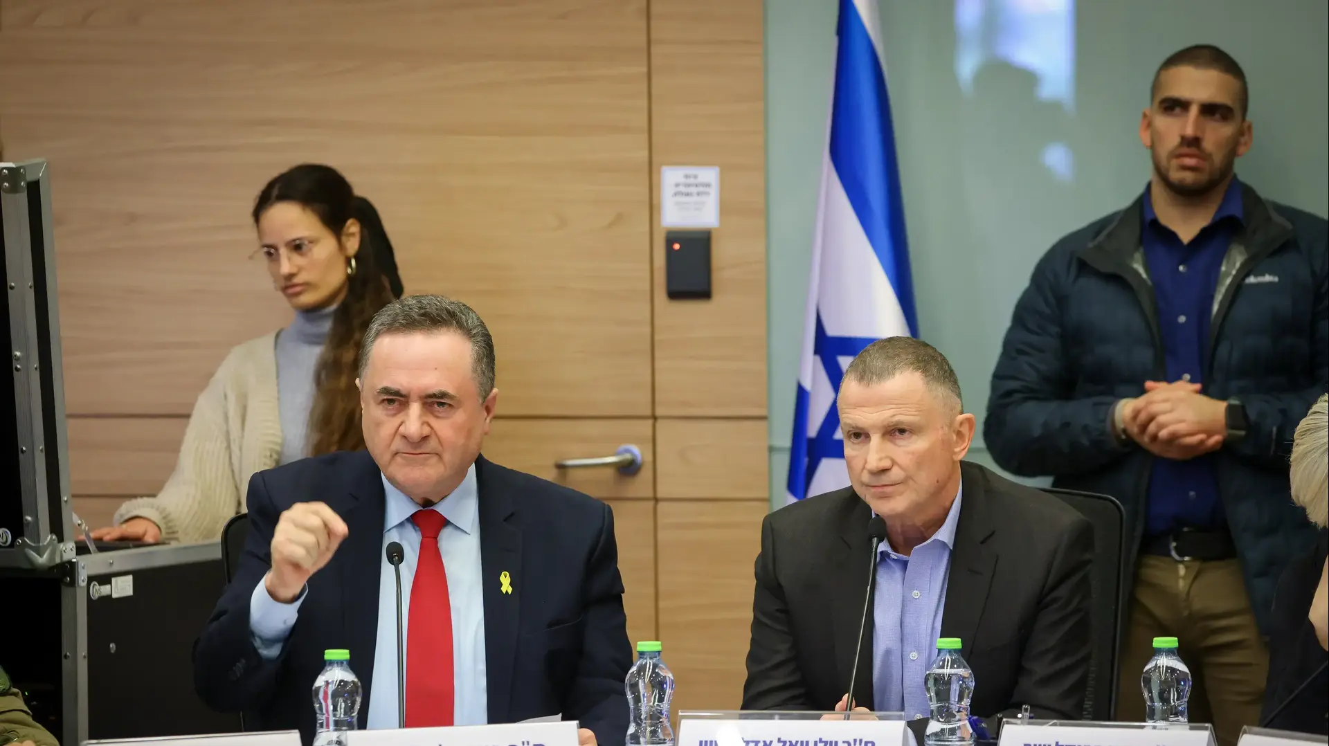 ישראל כ"ץ ויולי יואל אדלשטיין בדיון בוועדת חוץ וביטחון בדיון המשך על עקרונות חוק הגיוס. הכנסת , 21 בינואר 2025 ישראל כ"ץ ויולי יואל אדלשטיין בדיון בוועדת חוץ וביטחון בדיון המשך על עקרונות חוק הגיוס. הכנסת , 21 בינואר 2025