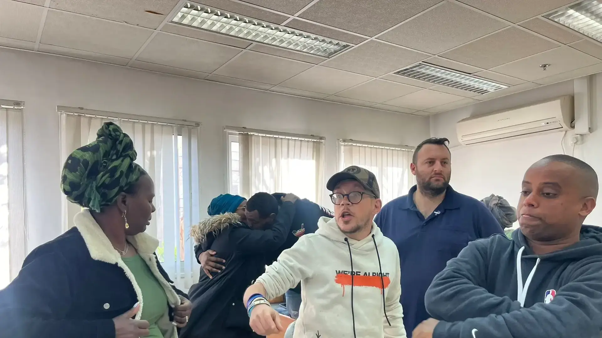 משפחת רפאל אדנה זל ותומכיה באולם בית המשפט , בהוכחות של קרול פסלר נאשמת בעבירה של הפקרה לאחר תאונת דרכים שבה נהרג הילד רפאל אדנה, בית משפט תעבורה - מרכז משפחת רפאל אדנה זל ותומכיה באולם בית המשפט , בהוכחות של קרול פסלר נאשמת בעבירה של הפקרה לאחר תאונת דרכים שבה נהרג הילד רפאל אדנה, בית משפט תעבורה - מרכז