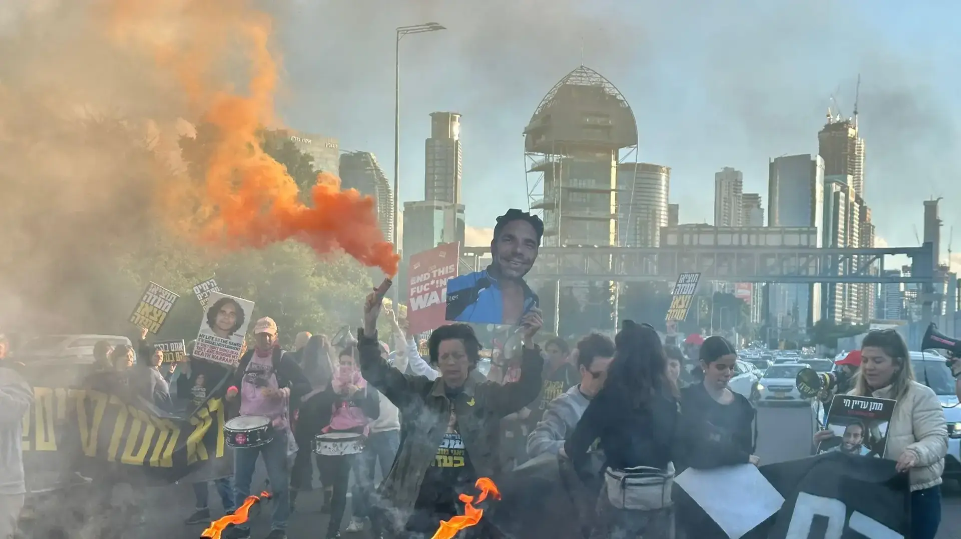 מחאה של משפחות החטופים, על נתיבי איילון. 24 בינואר 2024 מחאה של משפחות החטופים, על נתיבי איילון. 24 בינואר 2024