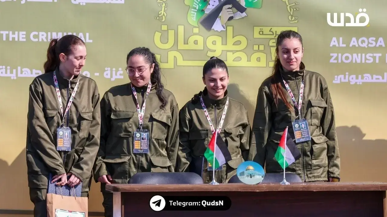 לירי אלבג, קרינה ארייב, דניאלה גלבוע ונעמה לוי מועברות מידי חמאס לידי הצלב האדום. לירי אלבג, קרינה ארייב, דניאלה גלבוע ונעמה לוי מועברות מידי חמאס לידי הצלב האדום.