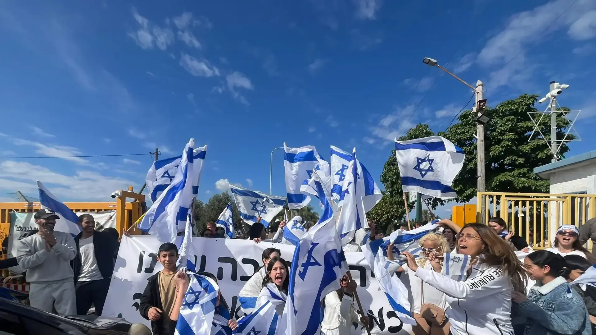 חגיגות לאחר שחרורה של לירי אלבג, ירחיב, 25 בינואר 2024 חגיגות לאחר שחרורה של לירי אלבג, ירחיב, 25 בינואר 2024