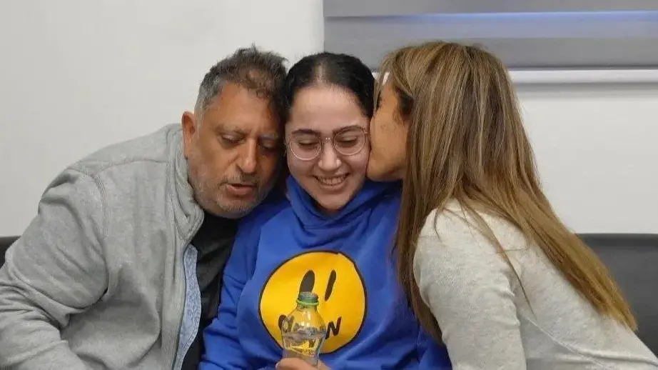 לירי אלבג עם הוריה