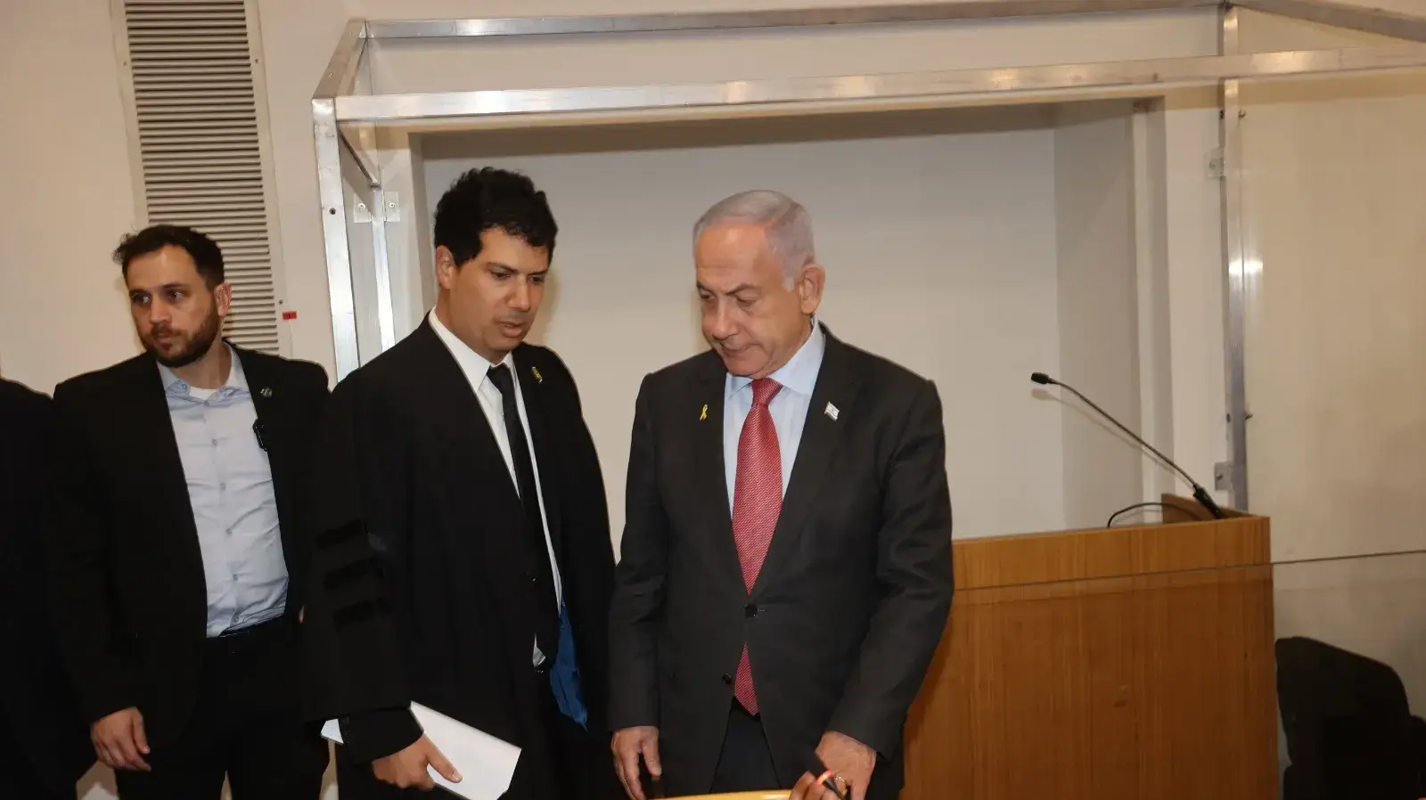 בנימין נתניהו בעדותו לתיק האלפיים, בימ"ש מחוזי ת"א, 27 בינואר 2025 בנימין נתניהו בעדותו לתיק האלפיים, בימ"ש מחוזי ת"א, 27 בינואר 2025