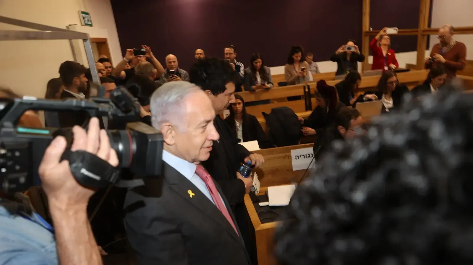 בנימין נתניהו בעדותו לתיק האלפיים, בימ"ש מחוזי ת"א, 27 בינואר 2025 בנימין נתניהו בעדותו לתיק האלפיים, בימ"ש מחוזי ת"א, 27 בינואר 2025