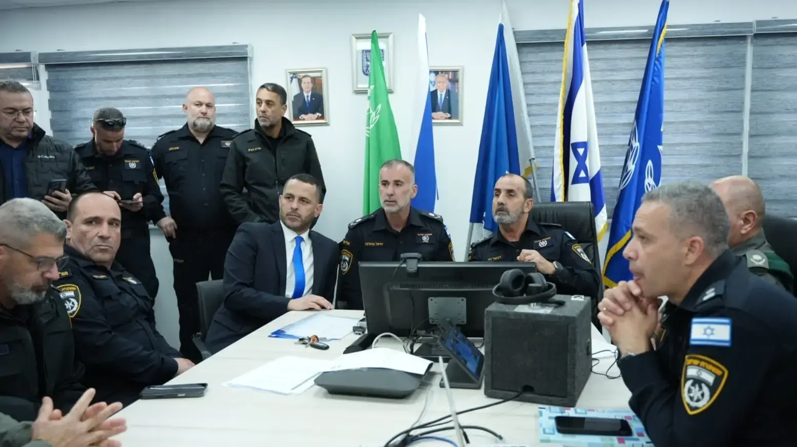 משטרת ישראל בחפ״ק מפקחים על המבצע בעיר אום אל פחם משטרת ישראל בחפ״ק מפקחים על המבצע בעיר אום אל פחם