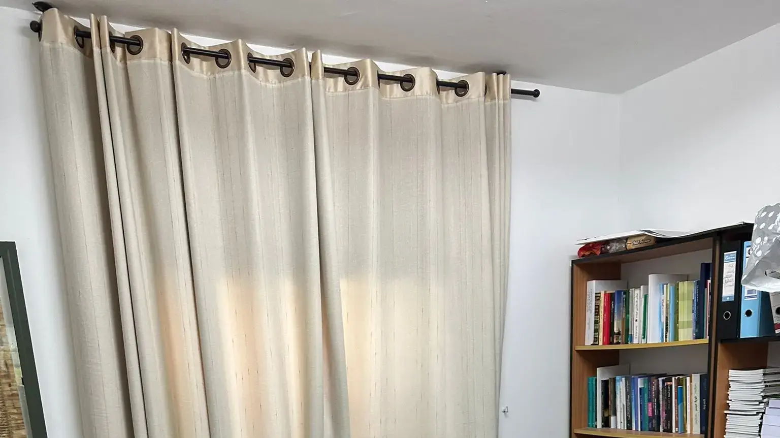 משרדו של ראאד סלאח אחרי פשיטת המשטרה משרדו של ראאד סלאח אחרי פשיטת המשטרה