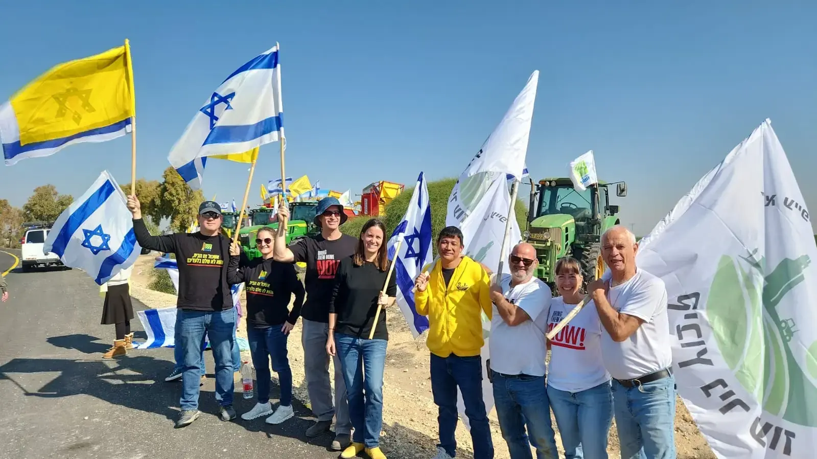 קהילת ניר עוז מחכה לארבל יהוד וגדי מוזס, כרמי גת, 30 בינואר 2025 קהילת ניר עוז מחכה לארבל יהוד וגדי מוזס, כרמי גת, 30 בינואר 2025
